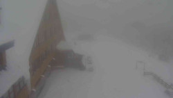 Parkoviště a hlavní vchod