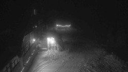 Parkoviště a hlavní vchod