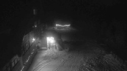 Parkoviště a hlavní vchod