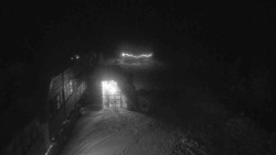 Parkoviště a hlavní vchod