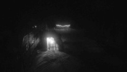 Parkoviště a hlavní vchod