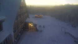 Parkoviště a hlavní vchod