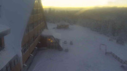 Parkoviště a hlavní vchod