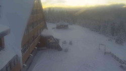 Parkoviště a hlavní vchod