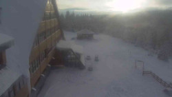 Parkoviště a hlavní vchod