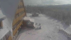 Parkoviště a hlavní vchod