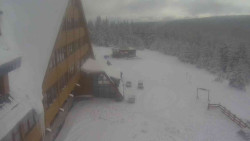 Parkoviště a hlavní vchod