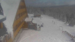 Parkoviště a hlavní vchod