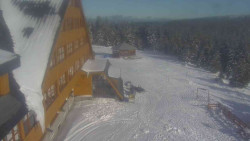 Parkoviště a hlavní vchod