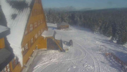 Parkoviště a hlavní vchod