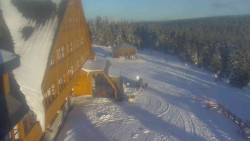 Parkoviště a hlavní vchod