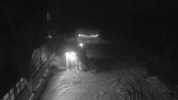 Parkoviště a hlavní vchod