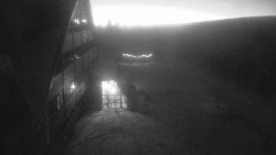 Parkoviště a hlavní vchod