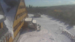 Parkoviště a hlavní vchod