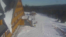 Parkoviště a hlavní vchod