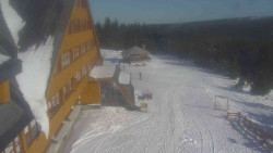 Parkoviště a hlavní vchod