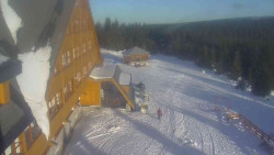 Parkoviště a hlavní vchod