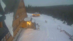 Parkoviště a hlavní vchod