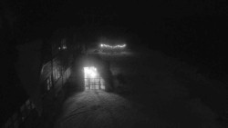 Parkoviště a hlavní vchod