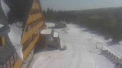 Parkoviště a hlavní vchod