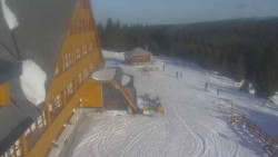 Parkoviště a hlavní vchod