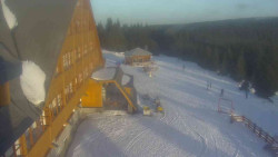 Parkoviště a hlavní vchod