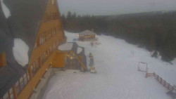 Parkoviště a hlavní vchod