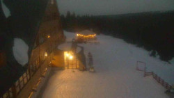 Parkoviště a hlavní vchod