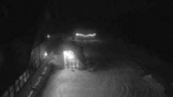 Parkoviště a hlavní vchod