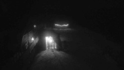 Parkoviště a hlavní vchod