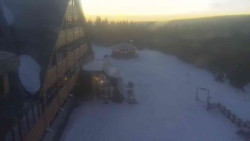 Parkoviště a hlavní vchod