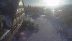 Parkoviště a hlavní vchod