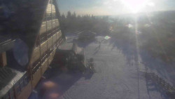 Parkoviště a hlavní vchod