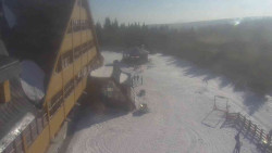 Parkoviště a hlavní vchod