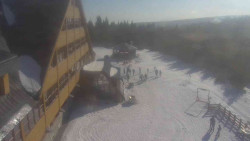 Parkoviště a hlavní vchod