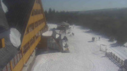 Parkoviště a hlavní vchod