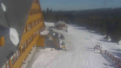 Parkoviště a hlavní vchod