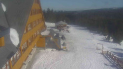 Parkoviště a hlavní vchod