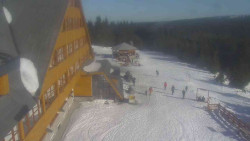 Parkoviště a hlavní vchod