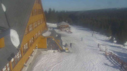 Parkoviště a hlavní vchod