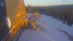 Parkoviště a hlavní vchod