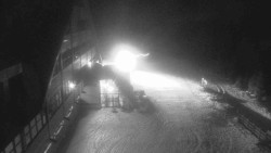 Parkoviště a hlavní vchod