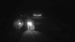 Parkoviště a hlavní vchod