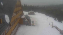 Parkoviště a hlavní vchod