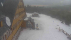 Parkoviště a hlavní vchod