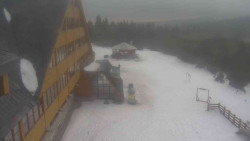 Parkoviště a hlavní vchod