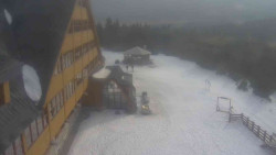 Parkoviště a hlavní vchod