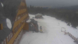 Parkoviště a hlavní vchod