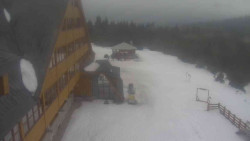 Parkoviště a hlavní vchod