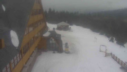 Parkoviště a hlavní vchod